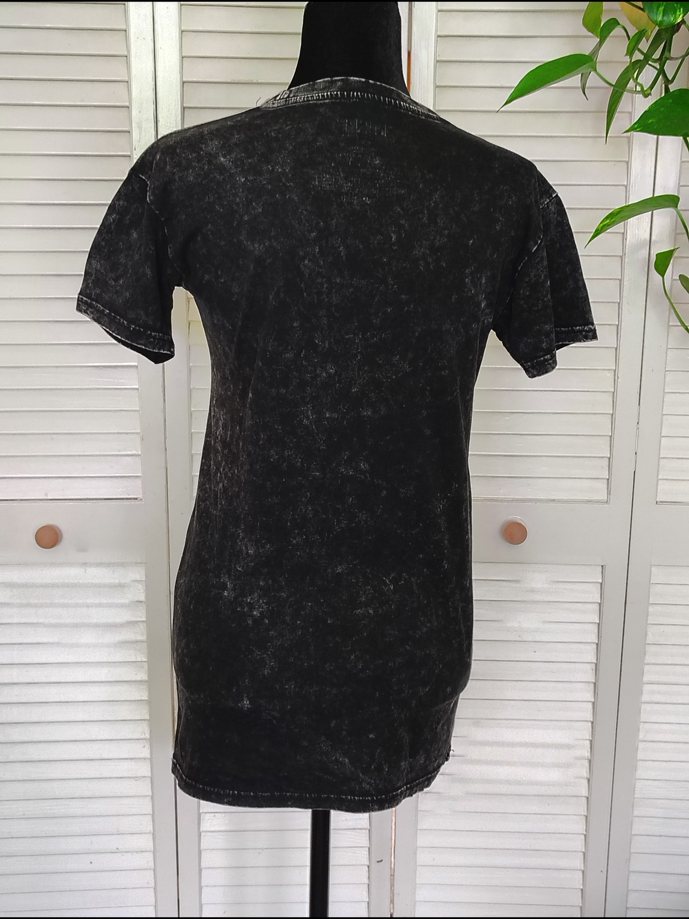 Journey Black Acid-Wash Graphic Tee with Studded Heart Size S – Like New - Picture 6 of 8
